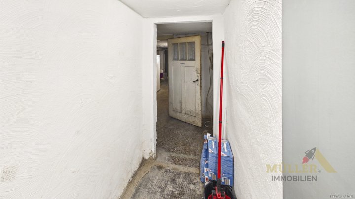 Moderne Doppelhaushälfte mit Photovoltaik-Anlage und Garten für die ganze Familie