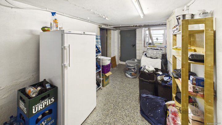 Moderne Doppelhaushälfte mit Photovoltaik-Anlage und Garten für die ganze Familie