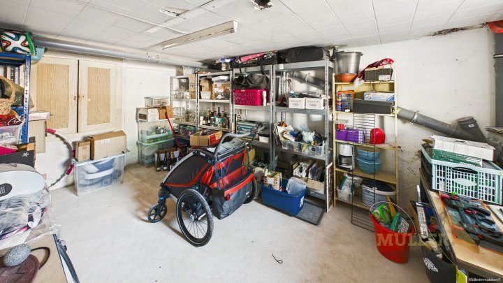 Moderne Doppelhaushälfte mit Photovoltaik-Anlage und Garten für die ganze Familie