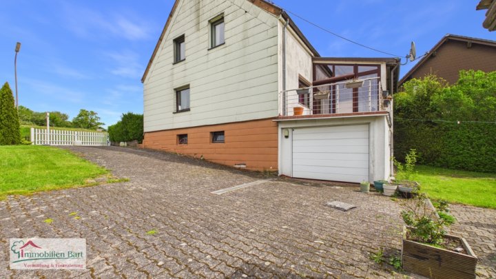 FREUDENBURG: WOHNHAUS MIT SEPARATEM BAUGRUNDSTÜCK IN GRENZNÄHE