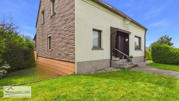 FREUDENBURG: WOHNHAUS MIT SEPARATEM BAUGRUNDSTÜCK IN GRENZNÄHE