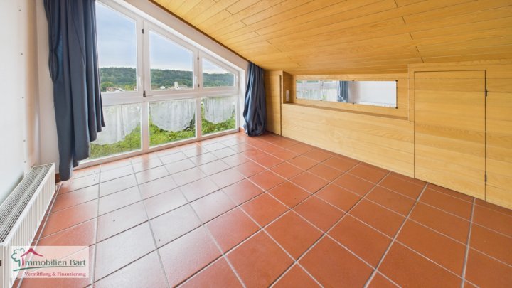 GEMEINDE LOSHEIM: GROßZÜGIGES GENERATIONSHAUS IN TOP LAGE