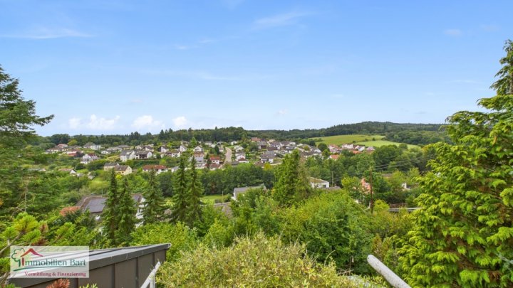GEMEINDE LOSHEIM: GROßZÜGIGES GENERATIONSHAUS IN TOP LAGE