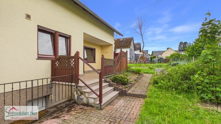 GRENZBEREICH: WOHNHAUS MIT 2 WOHNEINHEITEN IN TOP LAGE VON ORSCHOLZ