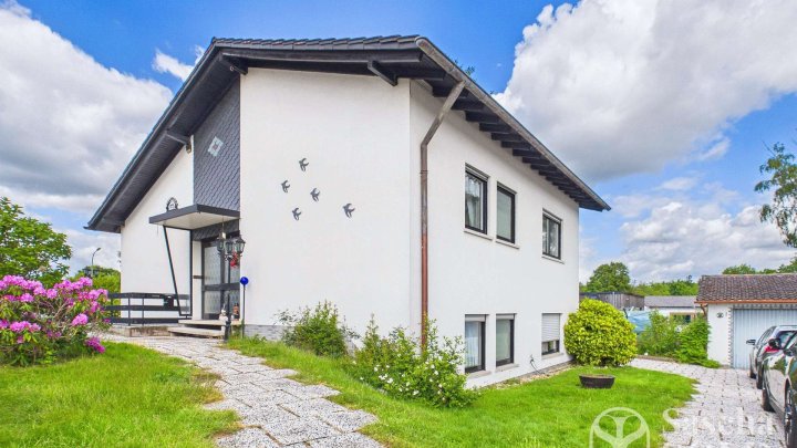 Helles Einfamilienhaus mit Glasfaser, Gartenanlage und Garage, Dorf im Warndt