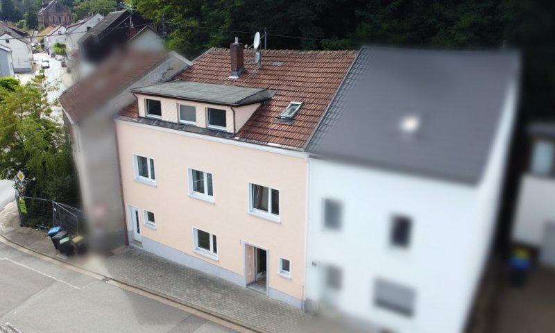 Wohnhaus mit zwei Wohneinheiten in zentraler Lage von Beckingen