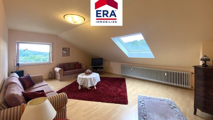 MEHRFAMILIENHAUS IN RUHIGER LAGE VON GROSSROSSELN/KARLSBRUNN
