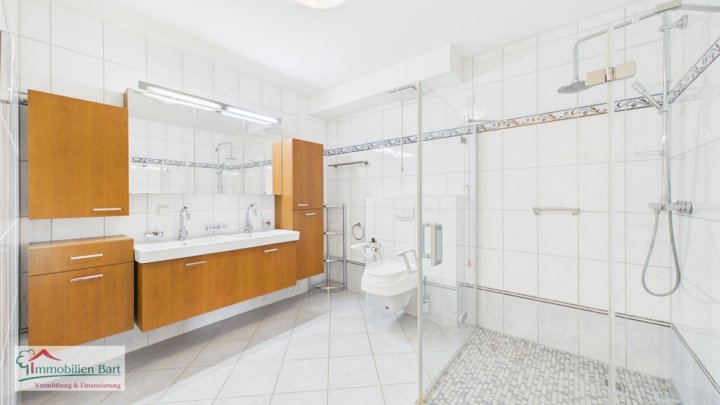 PERL / SENIORENGALERIE MOSELPARK:

117 m² - WOHNUNG MIT BALKON, AUFZUG, KELLER UND TG - STELLPLATZ