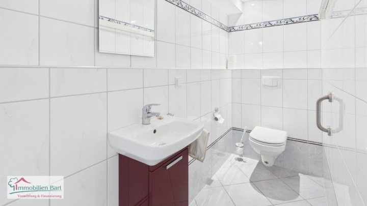 PERL / SENIORENGALERIE MOSELPARK:

117 m² - WOHNUNG MIT BALKON, AUFZUG, KELLER UND TG - STELLPLATZ