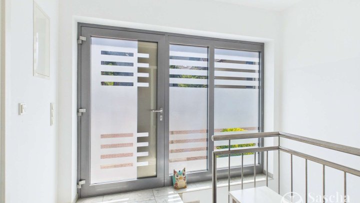 Großzügiges und hochwertiges Familiendomizil mit Kamin, Garten und moderner Energietechnik