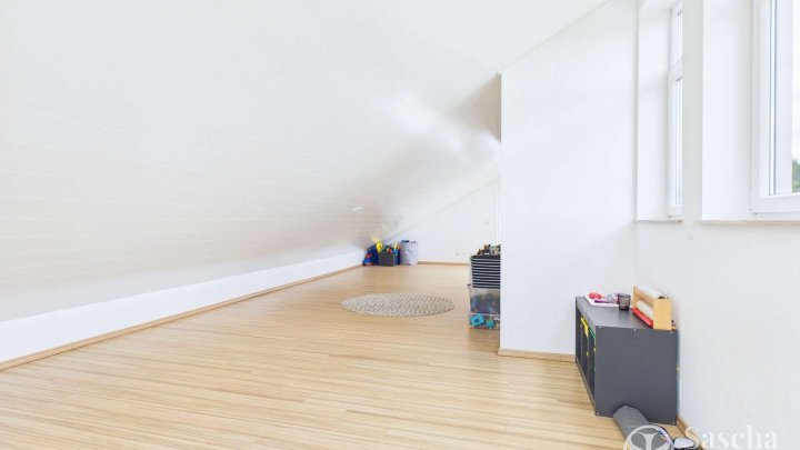 Großzügiges und hochwertiges Familiendomizil mit Kamin, Garten und moderner Energietechnik