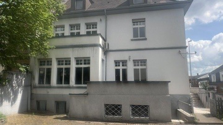 Stilvolle Altbau-Stadtvilla am Stadtrand von Völklingen - Großzügiges Wohnen auf 305 m² mit Charme und Potenzial -Wohnen und Arbeiten unter einem Dach