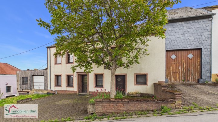 GRENZE L-REMICH: RENOVIERUNGSBEDÜRFTIGES BAUERNHAUS MIT GROßER SCHEUNE UND GARAGE IN METTLACH-FAHA