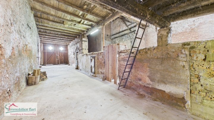 GRENZE L-REMICH: RENOVIERUNGSBEDÜRFTIGES BAUERNHAUS MIT GROßER SCHEUNE UND GARAGE IN METTLACH-FAHA