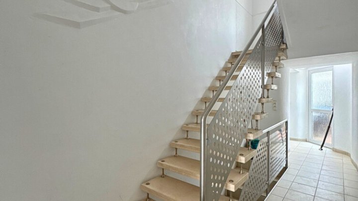 Großzügiges Haus, 410m² Gesamtfläche in ruhiger Seitenstraße von Saarbrücken-West