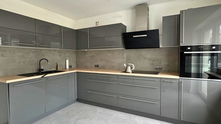 Großzügiges Haus, 410m² Gesamtfläche in ruhiger Seitenstraße von Saarbrücken-West
