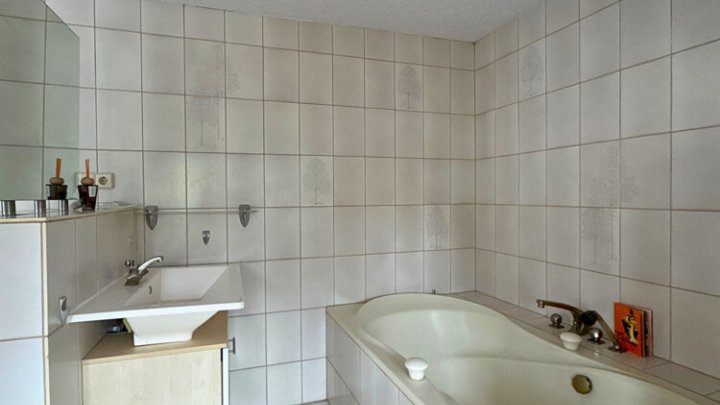 Großzügiges Haus, 410m² Gesamtfläche in ruhiger Seitenstraße von Saarbrücken-West