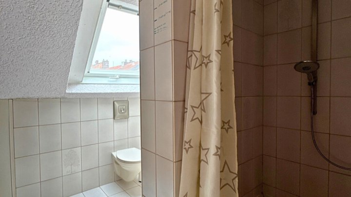 Großzügiges Haus, 410m² Gesamtfläche in ruhiger Seitenstraße von Saarbrücken-West