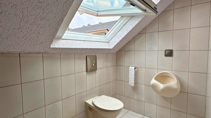 Großzügiges Haus, 410m² Gesamtfläche in ruhiger Seitenstraße von Saarbrücken-West