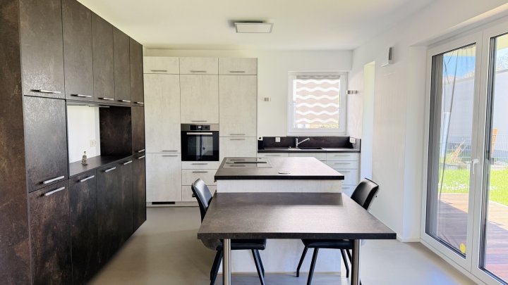 Attraktive Erdgeschosswohnung mit Top-Ausstattung, Garage und Garten in Schwalbach-Hülzweiler