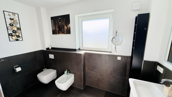 Attraktive Erdgeschosswohnung mit Top-Ausstattung, Garage und Garten in Schwalbach-Hülzweiler