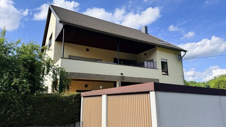 Neu renovierte und großzügige 3-Zimmer-Wohnung mit eigenem Gartenbereich in Beckingen zu vermieten