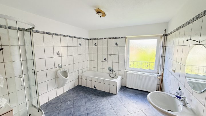 Neu renovierte und großzügige 3-Zimmer-Wohnung mit eigenem Gartenbereich in Beckingen zu vermieten