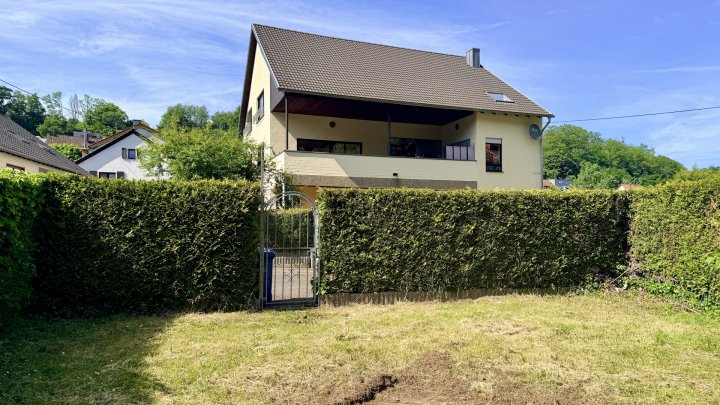 Neu renovierte und großzügige 3-Zimmer-Wohnung mit eigenem Gartenbereich in Beckingen zu vermieten