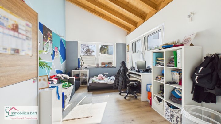 GRENZNÄHE LUXEMBURG: GEPFLEGTES A+ HOLZHAUS, 5 SCHLAFZIMMER, 230 M³ WFL. TOP LAGE BEI SAARBURG