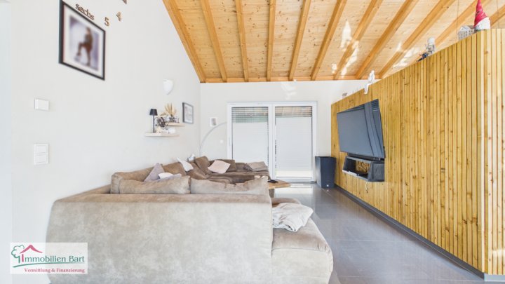 GRENZNÄHE LUXEMBURG: GEPFLEGTES A+ HOLZHAUS, 5 SCHLAFZIMMER, 230 M³ WFL. TOP LAGE BEI SAARBURG