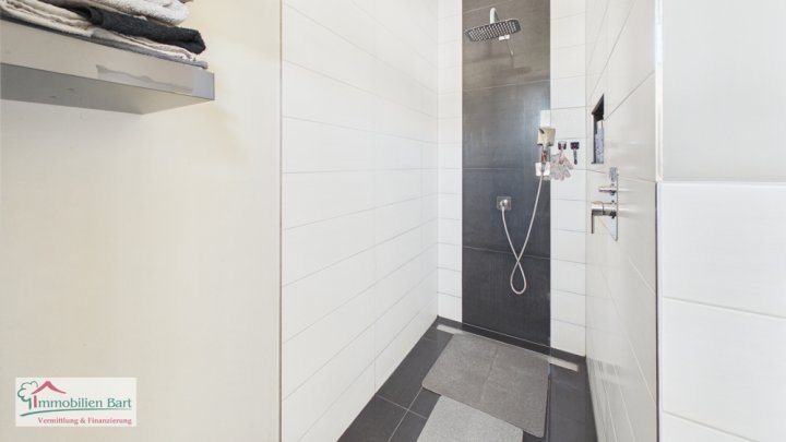 GRENZNÄHE LUXEMBURG: GEPFLEGTES A+ HOLZHAUS, 5 SCHLAFZIMMER, 230 M³ WFL. TOP LAGE BEI SAARBURG