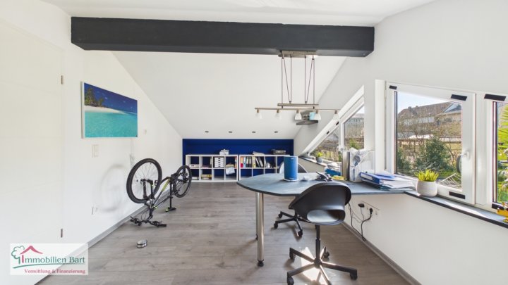 GRENZNÄHE LUXEMBURG: GEPFLEGTES A+ HOLZHAUS, 5 SCHLAFZIMMER, 230 M³ WFL. TOP LAGE BEI SAARBURG