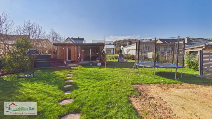 !WOHNEN UND LEBEN WIE IM URLAUB!  GEPFLEGTES ANWESEN MIT 5 SCHLAFZIMMER, 3 KM VON SAARBURG!