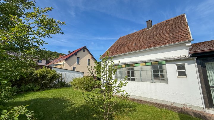NIEDERWÜRZBACH - Helles Einfamilienhaus mit Garten in ruhiger Lage