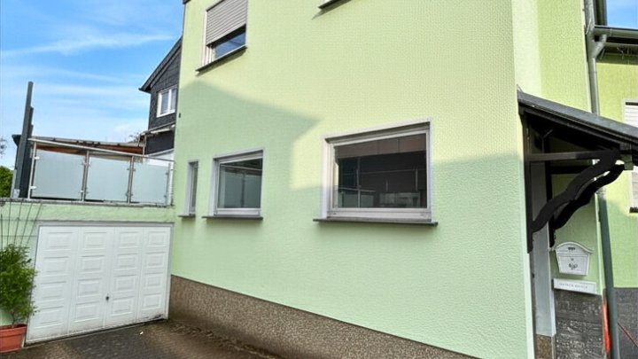 Gepflegtes 2-Familienhaus mit Garten und Terrassen, bereits Teileigentum gebildet