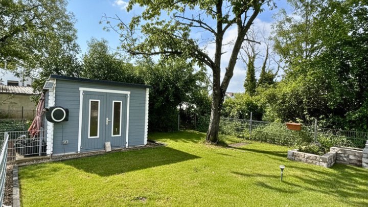 Gepflegtes 2-Familienhaus mit Garten und Terrassen, bereits Teileigentum gebildet