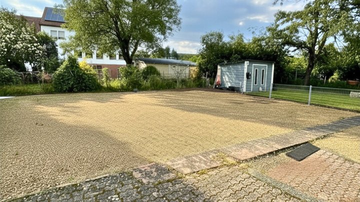 Gepflegtes 2-Familienhaus mit Garten und Terrassen, bereits Teileigentum gebildet