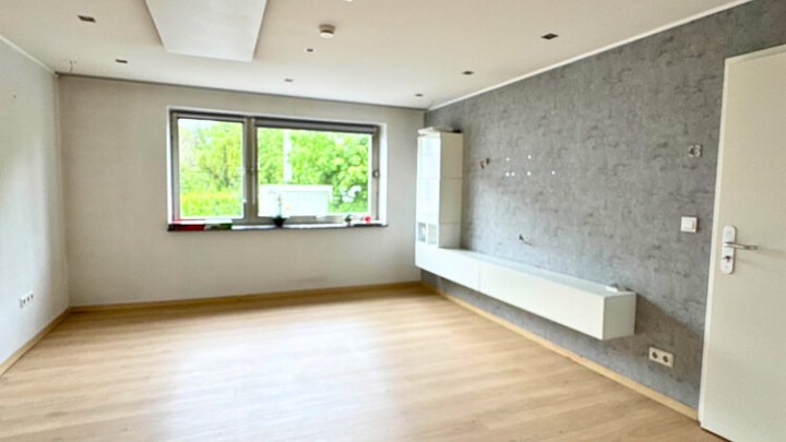 Gepflegtes 2-Familienhaus mit Garten und Terrassen, bereits Teileigentum gebildet