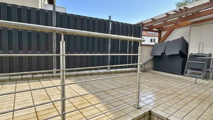 Gepflegtes 2-Familienhaus mit Garten und Terrassen, bereits Teileigentum gebildet