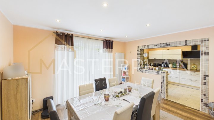 4ZKB Wohnung mit Terrasse und Garten umfassend renoviert
