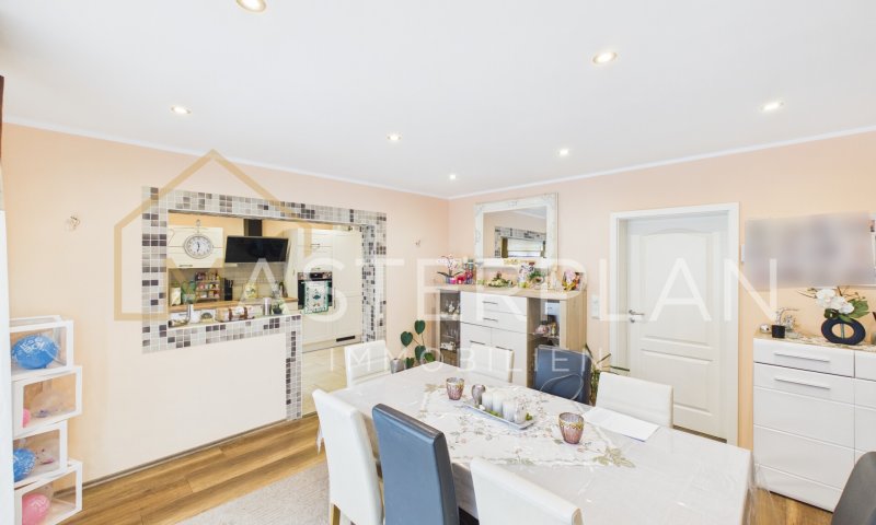 4ZKB Wohnung mit Terrasse und Garten umfassend renoviert