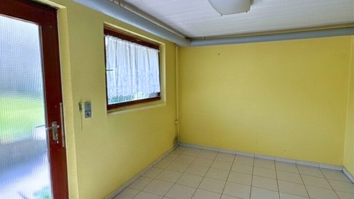 Freistehendes 1-2 Familienhaus in zentrums-und naturnaher Lage, sofort nutzbar