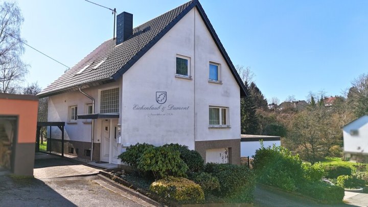 Freistehendes 1-2 Familienhaus in zentrums-und naturnaher Lage, sofort nutzbar