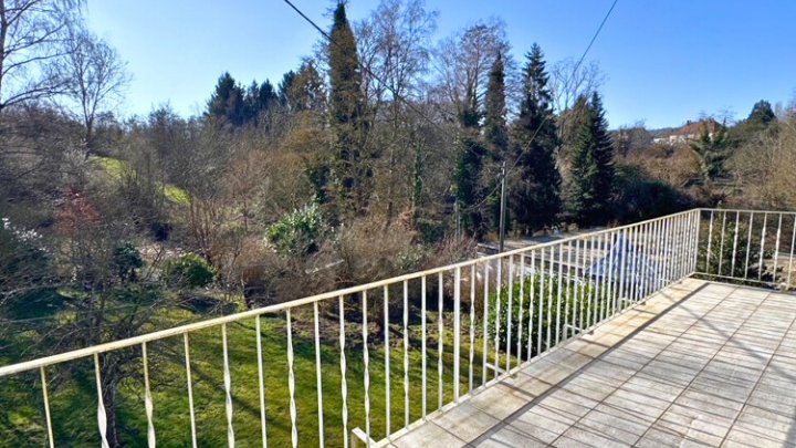 Freistehendes 1-2 Familienhaus in zentrums-und naturnaher Lage, sofort nutzbar