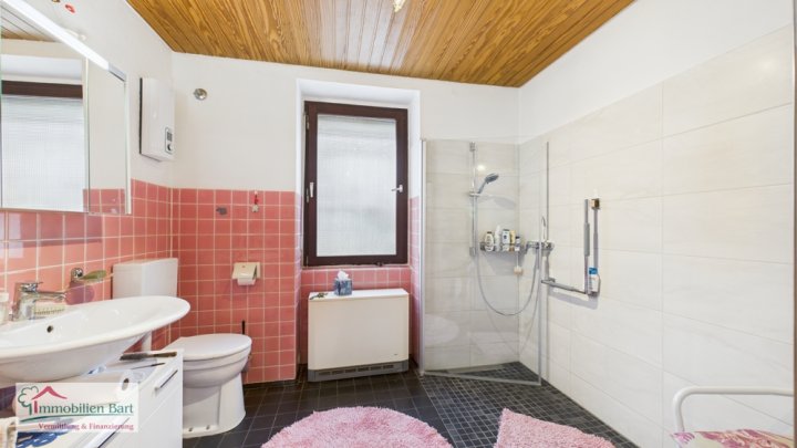SAARBURG(SERRIG): WOHNHAUS MIT 2 WOHNUNGEN
