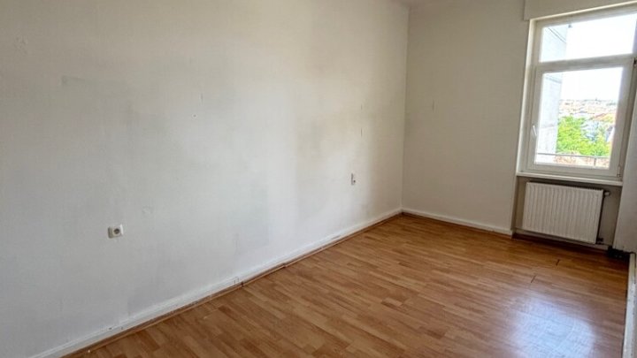 Altbaucharme: 4-ZKB Eigentumswohnung mit Balkon, sofort verfügbar