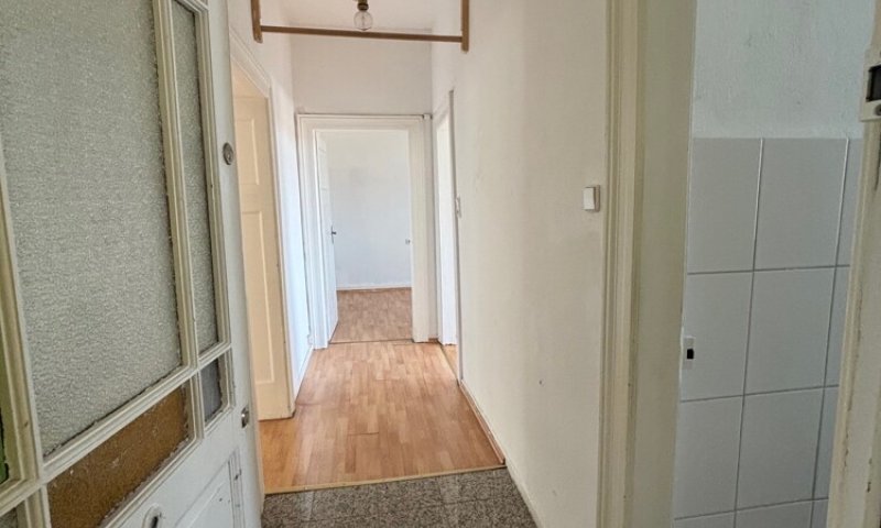 Altbaucharme: 4-ZKB Eigentumswohnung mit Balkon, sofort verfügbar