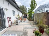 Terrasse hinter dem Haus