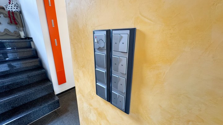 WOHNEN & ARBEITEN - Modernes EFH mit Werkstatthallen und Verkaufsfläche in 67688 Rodenbach