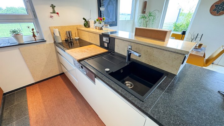 WOHNEN & ARBEITEN - Modernes EFH mit Werkstatthallen und Verkaufsfläche in 67688 Rodenbach